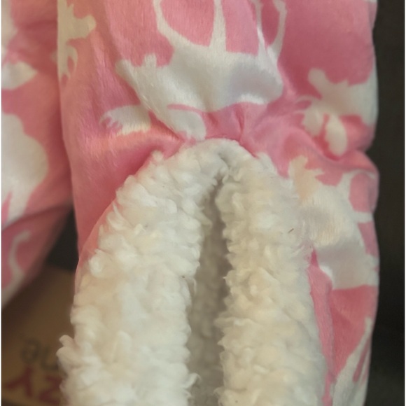 Pink & White brand new Lazy One Moose slippers - Picture 2 of 4